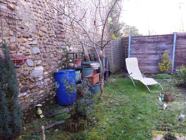 Maison de village à vendre 4 pièces proche de TARBES (65) avec parking et jardin.