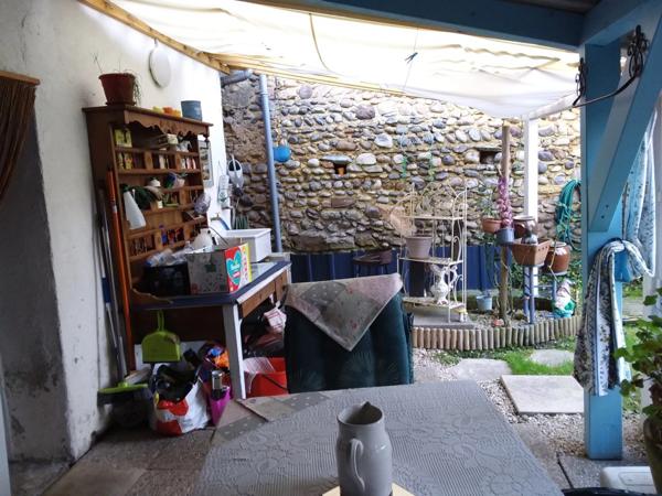 Maison de village à vendre 4 pièces proche de TARBES (65) avec parking et jardin.