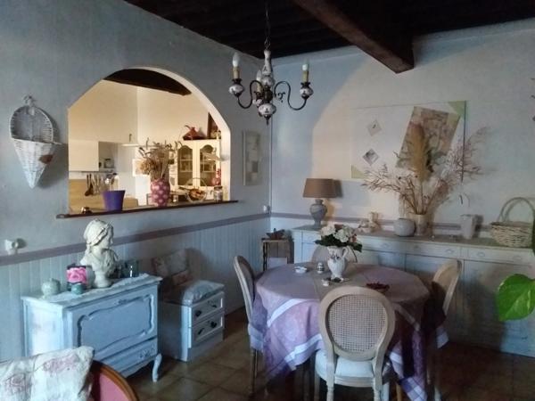 Maison de village à vendre 4 pièces proche de TARBES (65) avec parking et jardin.