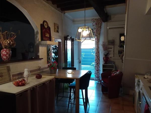 Maison de village à vendre 4 pièces proche de TARBES (65) avec parking et jardin.