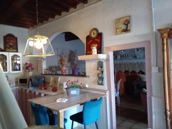 Maison de village à vendre 4 pièces proche de TARBES (65) avec parking et jardin.