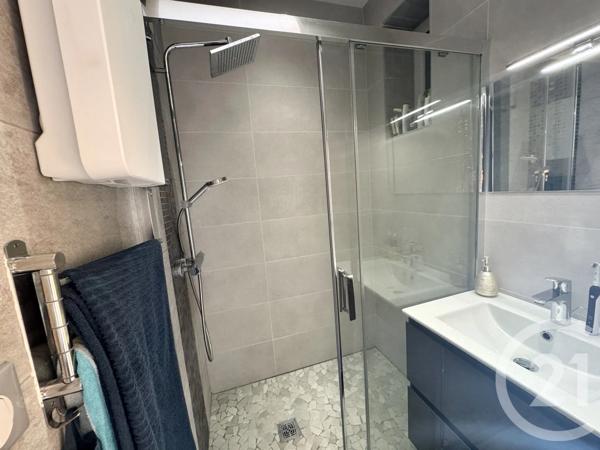 Appartement T4 à vendre  4 pièces - 99 m 2   ST FONS  - 69