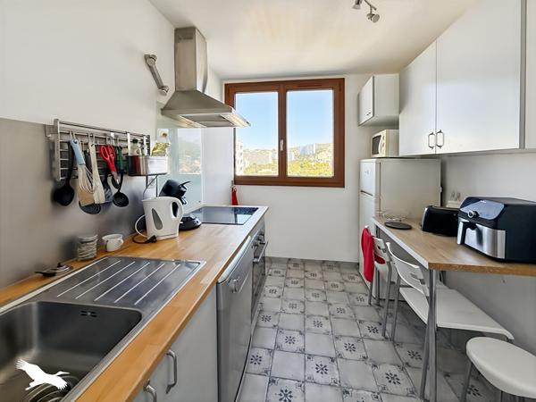 Appartement à louer 1 400 € CC Marseille 4 p 66 m² DPE C