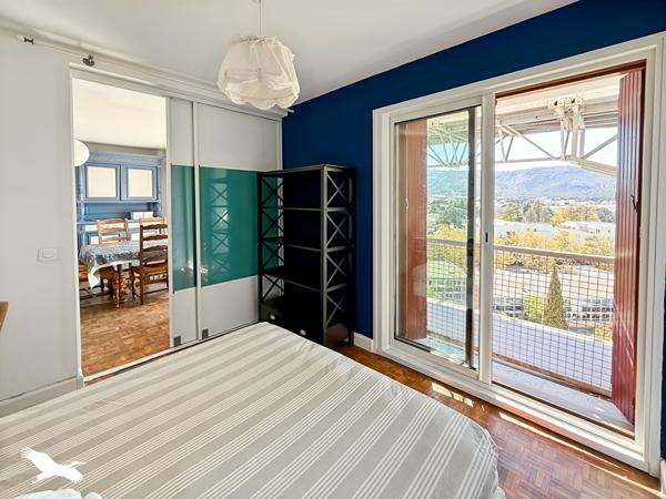Appartement à louer 1 400 € CC Marseille 4 p 66 m² DPE C