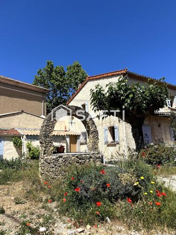 Charme de l'ancien rénové sur grand terrain !