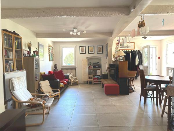 Charme de l'ancien rénové sur grand terrain !