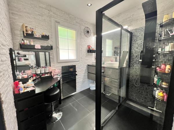 Vaste maison de 195 m² habitable sur un terrain de près de 5 000 m²