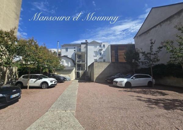 HÔTEL BUREAU EXEPTIONNEL / 25 pièces au Coeur de TOURS (37)