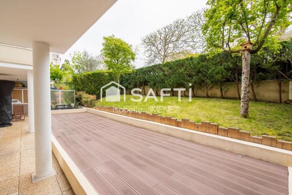 Appartement en parfait état avec jardin et terrasses et box