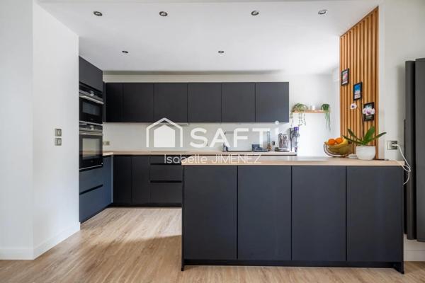 Appartement en parfait état avec jardin et terrasses et box