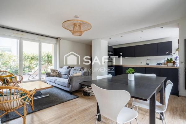 Appartement en parfait état avec jardin et terrasses et box