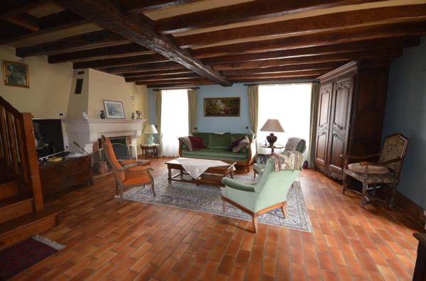 LA FERTE GAUCHER (77) à vendre Maison de caractère, idéale pour un artisan ou profession libérale.