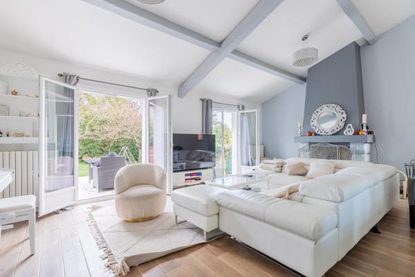 Meulière rénovée ,  Quartier du Lac ,Verrières-le-Buisson.