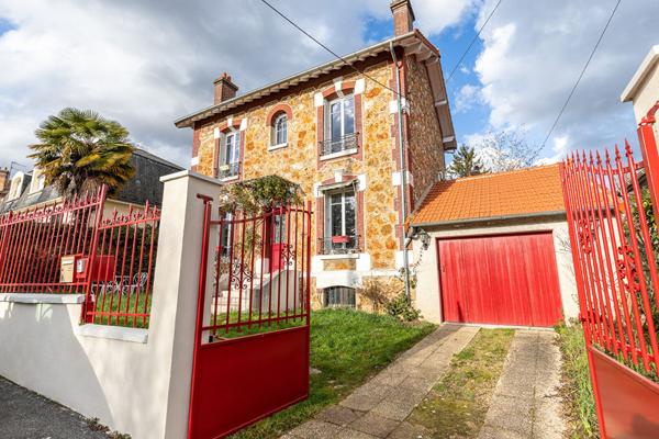 Meulière rénovée ,  Quartier du Lac ,Verrières-le-Buisson.