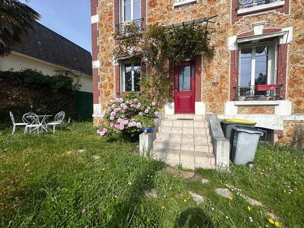 Meulière rénovée ,  Quartier du Lac ,Verrières-le-Buisson.