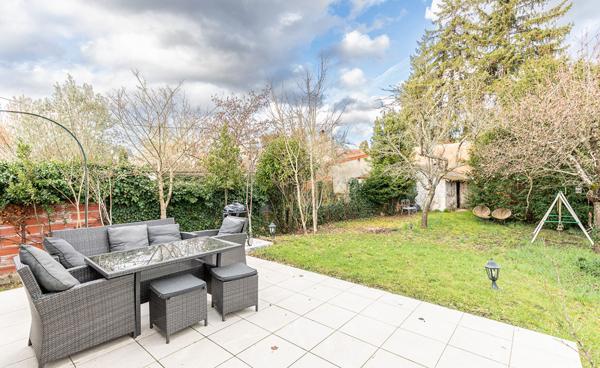 Meulière rénovée ,  Quartier du Lac ,Verrières-le-Buisson.