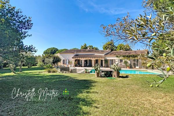 Maison
         7 pièces
        - 220 m² Bien prestige 980 000 € *