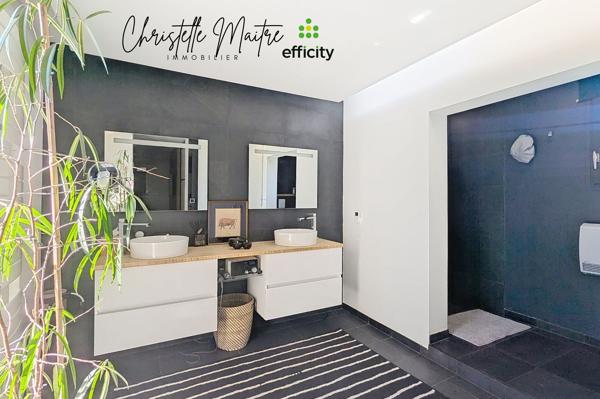 Maison
         7 pièces
        - 220 m² Bien prestige 980 000 € *