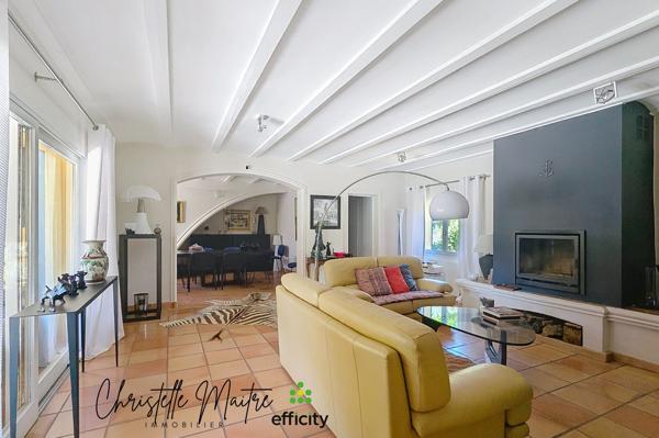 Maison
         7 pièces
        - 220 m² Bien prestige 980 000 € *