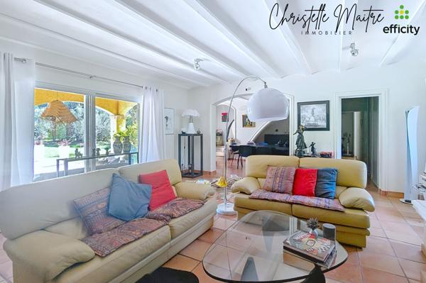 Maison
         7 pièces
        - 220 m² Bien prestige 980 000 € *