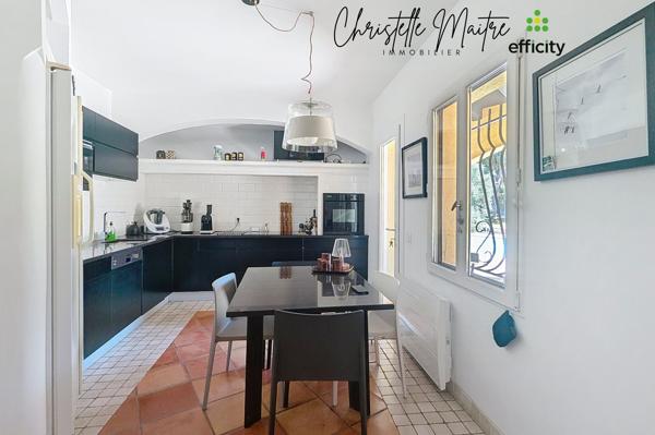 Maison
         7 pièces
        - 220 m² Bien prestige 980 000 € *