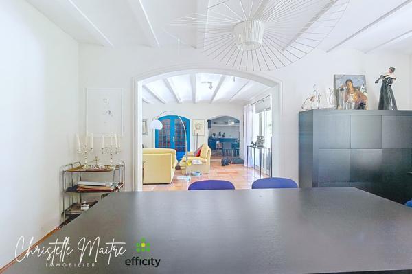 Maison
         7 pièces
        - 220 m² Bien prestige 980 000 € *