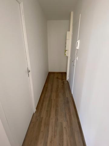 Sens (89100) Grand T2 refait à neuf avec balcon à Sens