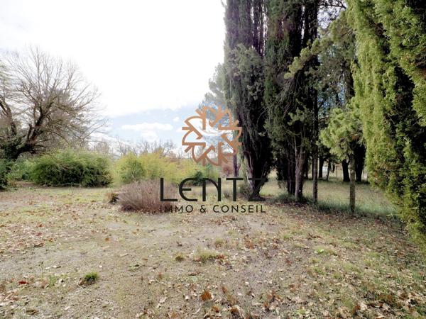 Terrain constructible de 2859 m2 non viabilisé – Pierrevert