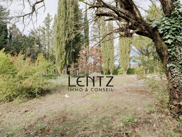 Terrain constructible de 2859 m2 non viabilisé – Pierrevert