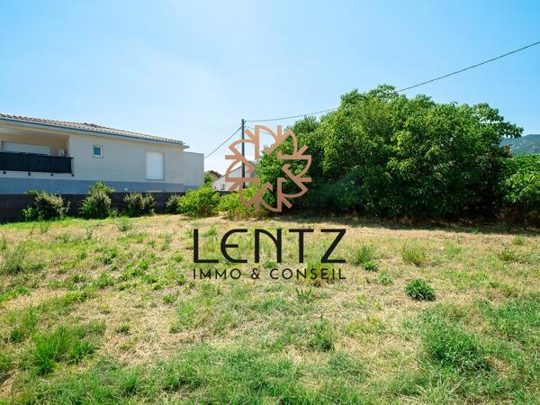 Terrain à bâtir de 323 m² viabilisé dans un environnement calme à Volx