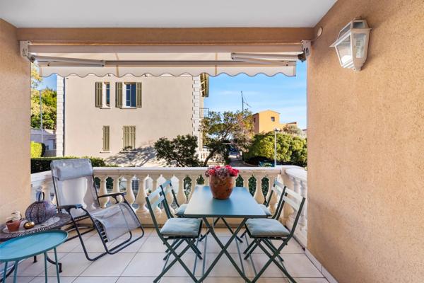 APPARTEMENT TOUT CONFORT AVEC TERRASSE AU COEUR DE STE MAXIME