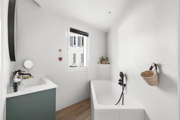 APPARTEMENT TOUT CONFORT AVEC TERRASSE AU COEUR DE STE MAXIME