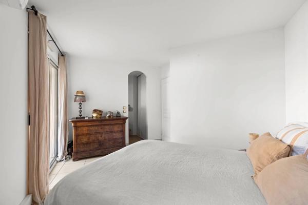 APPARTEMENT TOUT CONFORT AVEC TERRASSE AU COEUR DE STE MAXIME