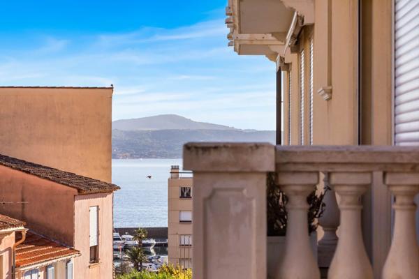 APPARTEMENT TOUT CONFORT AVEC TERRASSE AU COEUR DE STE MAXIME