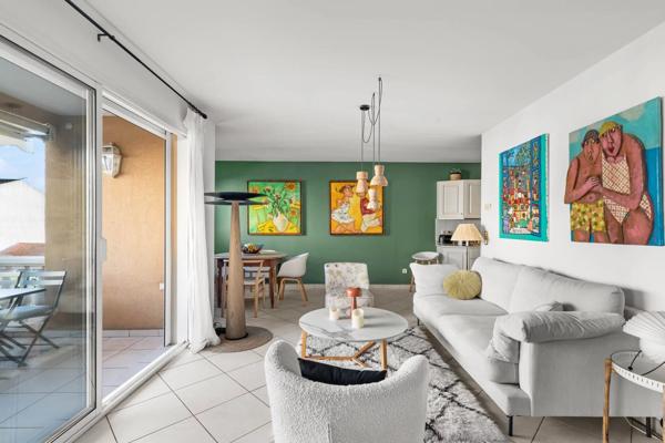 APPARTEMENT TOUT CONFORT AVEC TERRASSE AU COEUR DE STE MAXIME