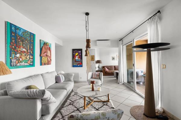 APPARTEMENT TOUT CONFORT AVEC TERRASSE AU COEUR DE STE MAXIME