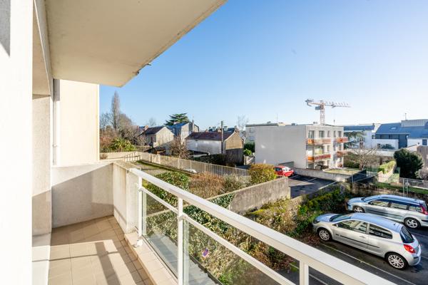 Lumineux 2 pièces avec balcon et parking