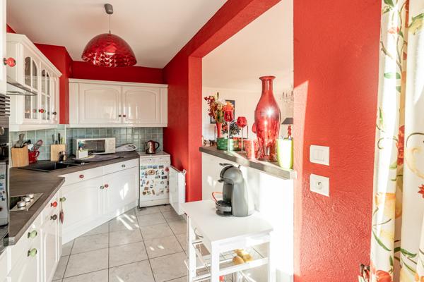 Lumineux 2 pièces avec balcon et parking