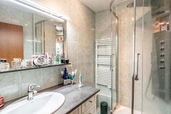 Lumineux 2 pièces avec balcon et parking