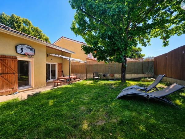 Maison
         5 pièces
        - 109 m² 439 000 € *