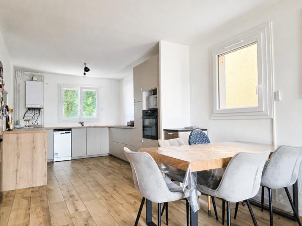 Maison
         5 pièces
        - 109 m² 439 000 € *