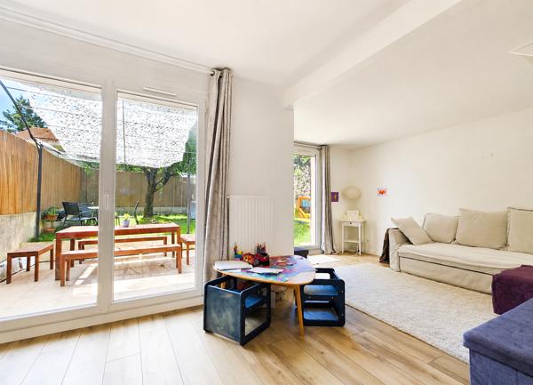 Maison
         5 pièces
        - 109 m² 439 000 € *
