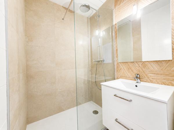 Maison
         5 pièces
        - 109 m² 439 000 € *