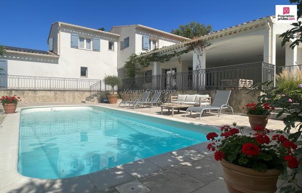 Villa 170 m², 8 pièces, 6 chambres, piscine, grand garage et terrain