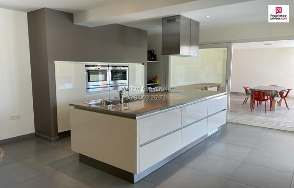 Villa 170 m², 8 pièces, 6 chambres, piscine, grand garage et terrain