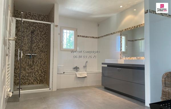 Villa 170 m², 8 pièces, 6 chambres, piscine, grand garage et terrain