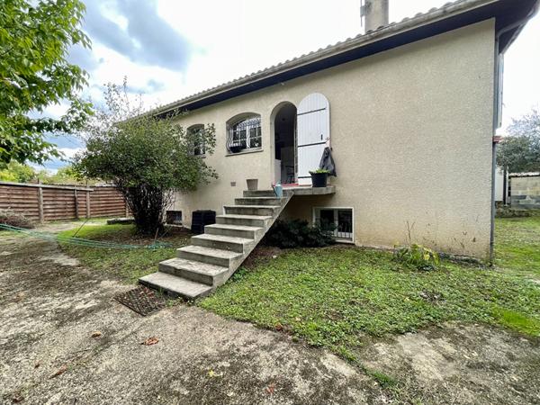 Cadaujac dans un environnement calme maison traditionnelle