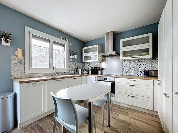 Maison individuelle de 120.91 m², avec terrain plat de 937 m², située en plein coeur du village prisé d'Epagny-Metz-Tessy