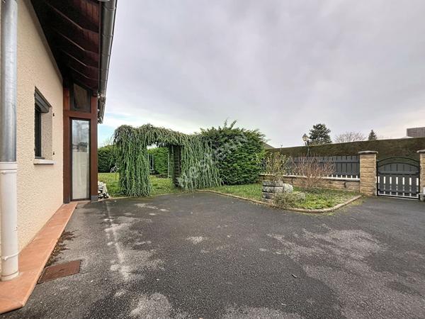 Maison individuelle de 120.91 m², avec terrain plat de 937 m², située en plein coeur du village prisé d'Epagny-Metz-Tessy