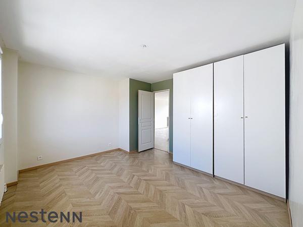 Dernier etage - appartement traversant avec balcons - en plein centre-ville